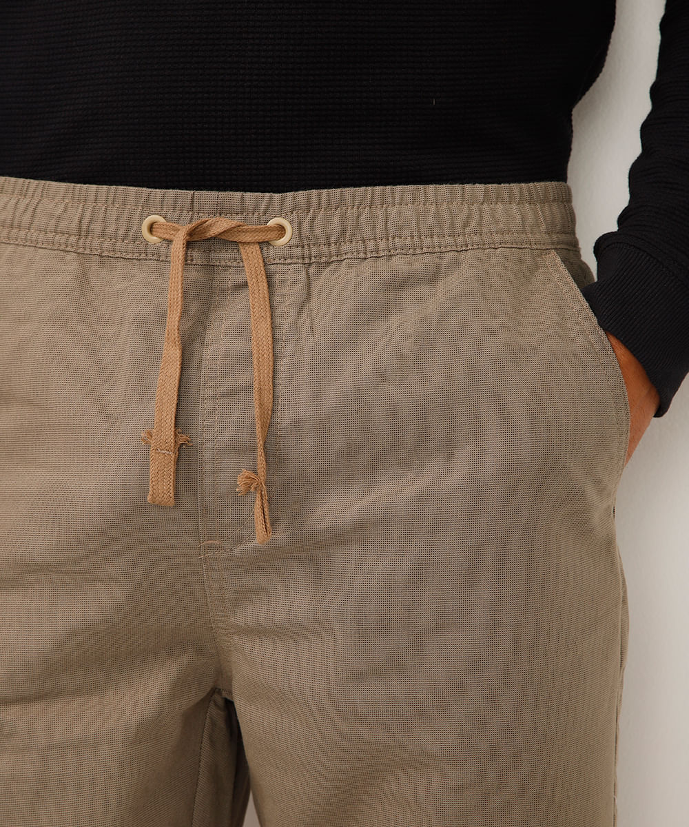 bermuda jogger de sarja texturizada bege