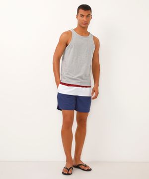 short listrado com elástico e cordão vermelho