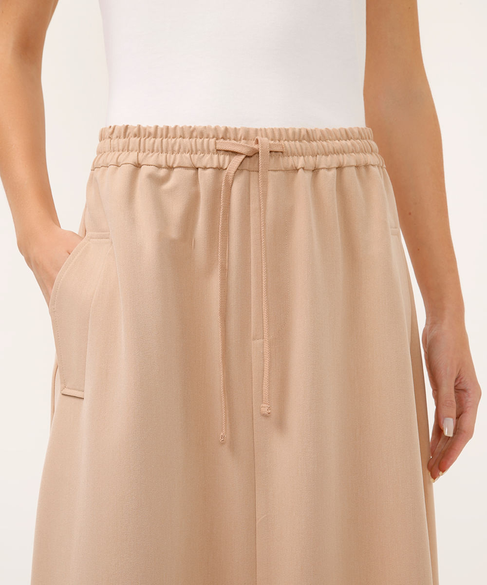 saia midi cós com elástico e bolso bege
