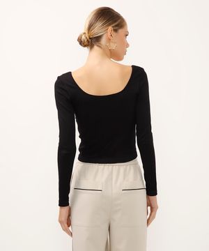 blusa decote canoa manga longa texturizada preta