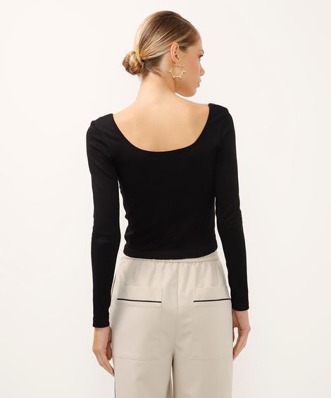 blusa decote canoa manga longa texturizada preta