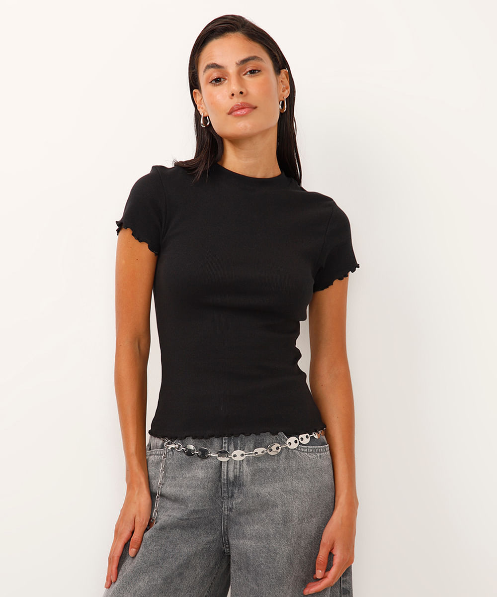 camiseta de algodão manga curta com fru fru preta