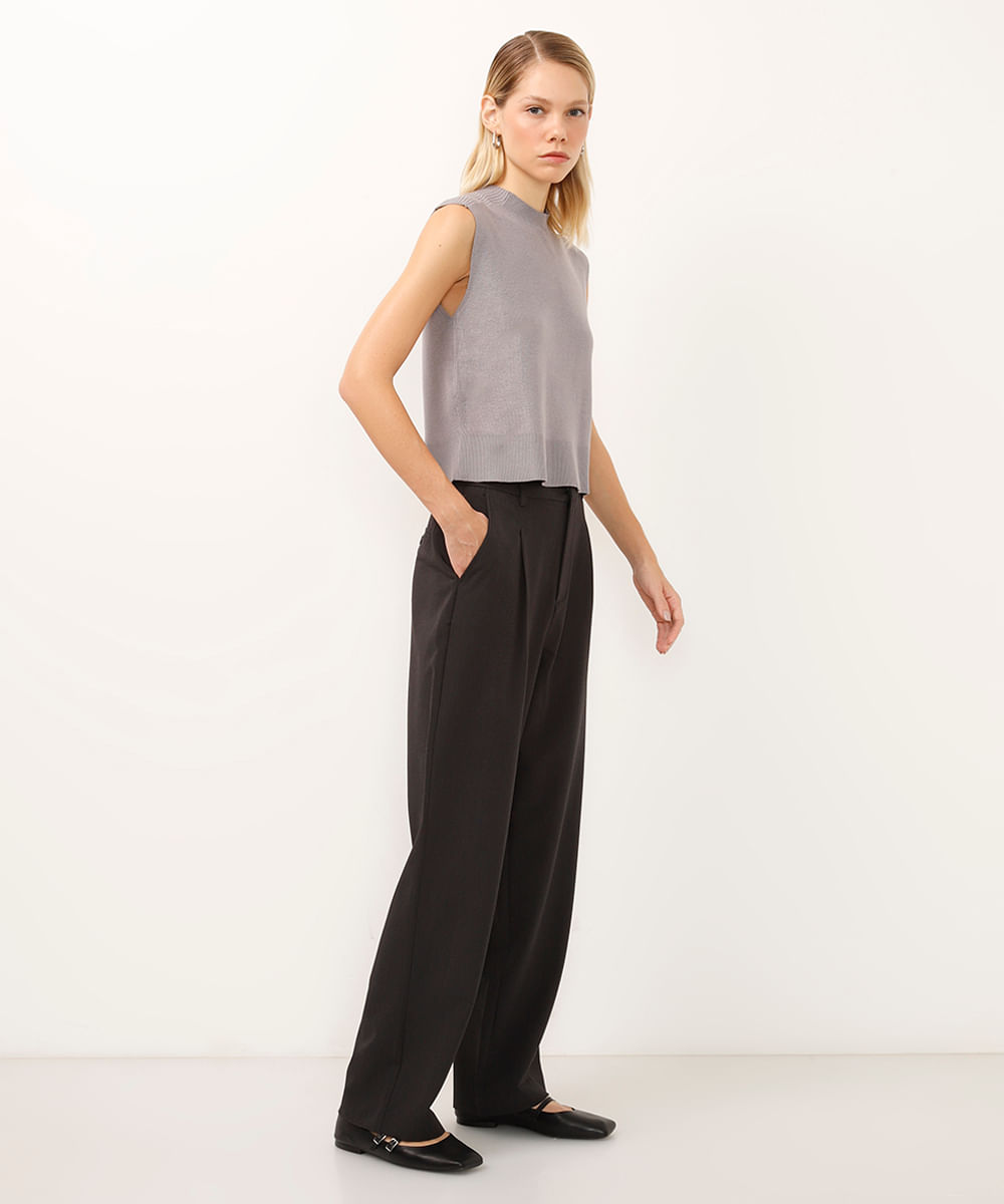 calça de alfaiataria com pregas cinza