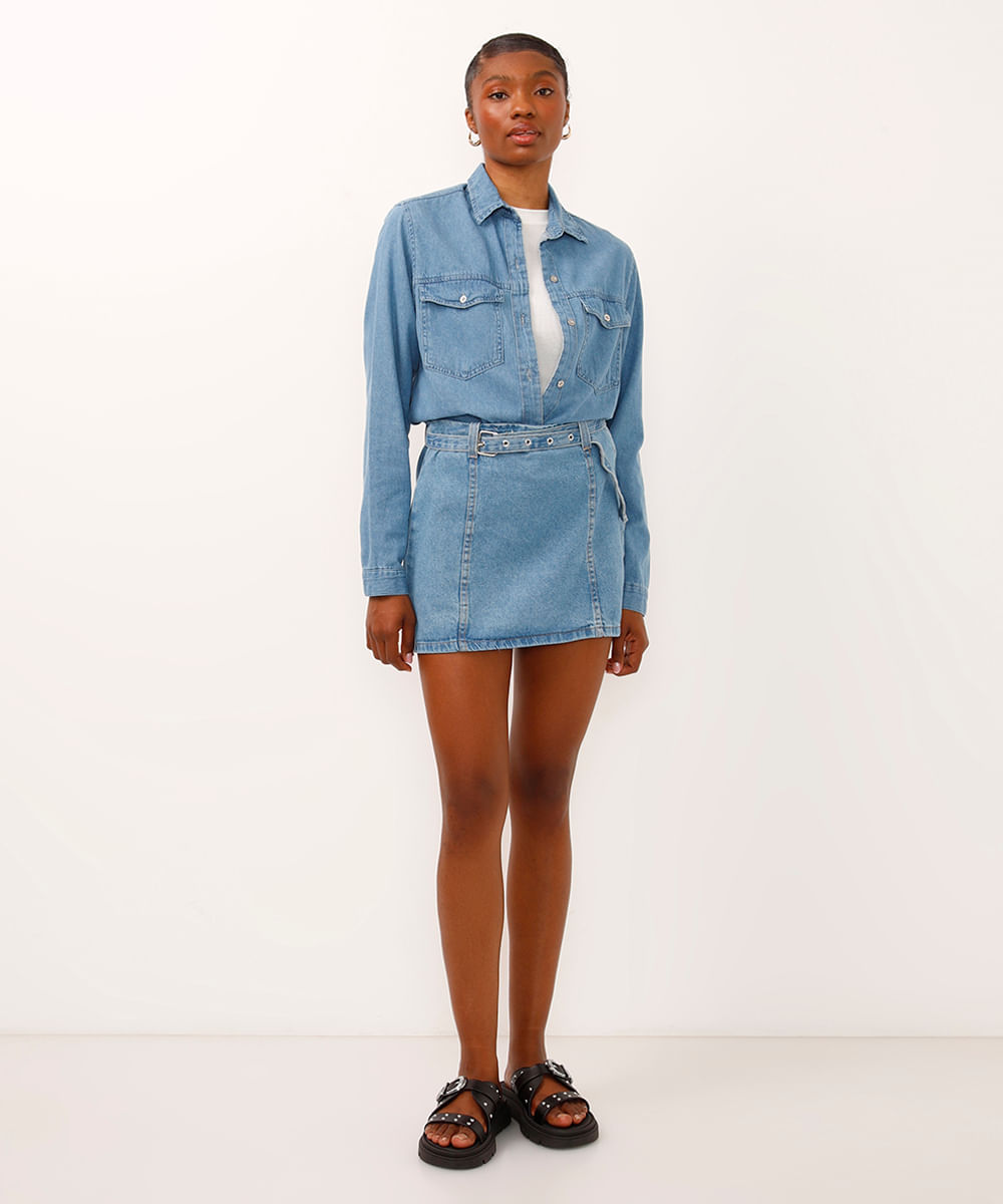 minissaia jeans cintura alta com cinto azul