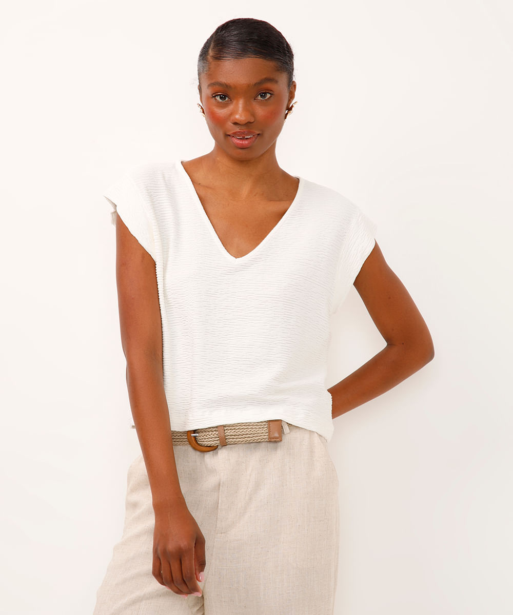blusa texturizada decote v muscle tee off white