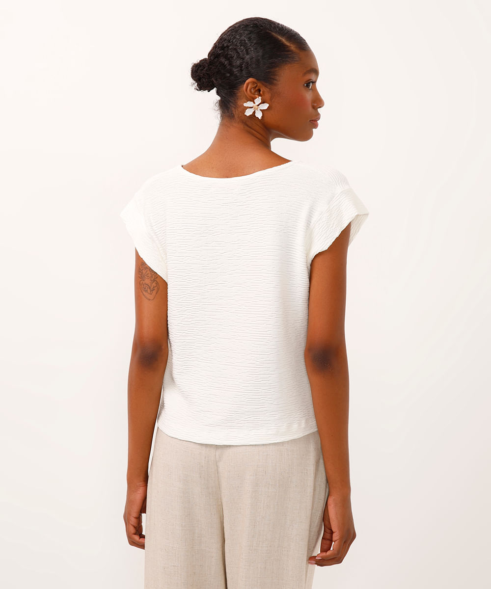 blusa texturizada decote v muscle tee off white