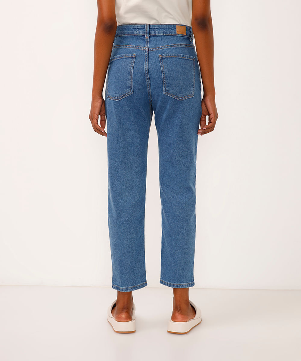 calça jeans mom bordado floral cintura super alta azul