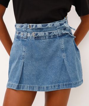 short saia jeans cintura alta com cinto fivela e pregas azul