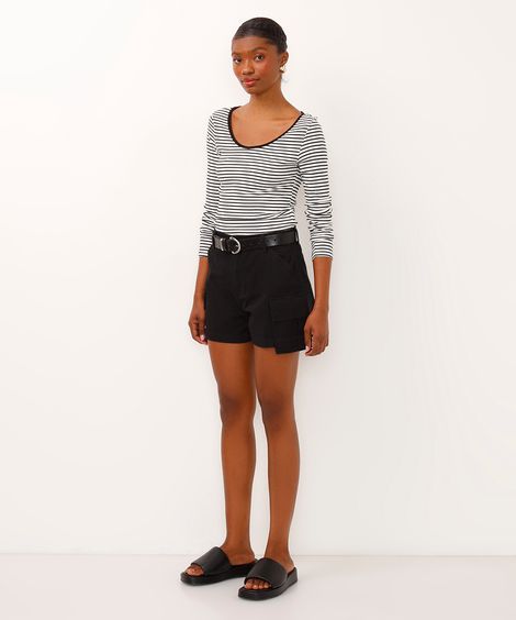 short mom de sarja cintura alta bolso cargo assimétrico preto