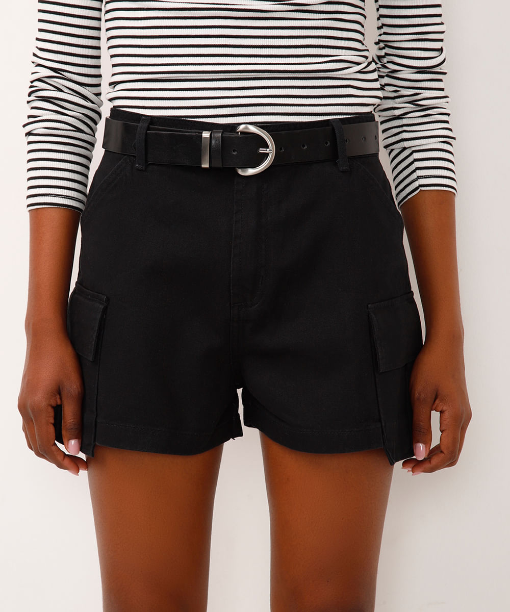 short mom de sarja cintura alta bolso cargo assimétrico preto