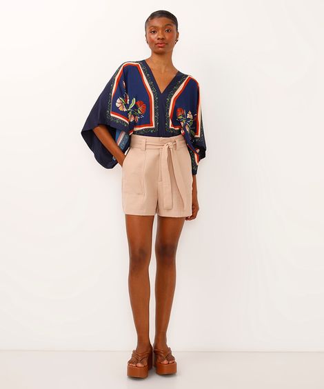 short mom de alfaiataria com cinto faixa bege