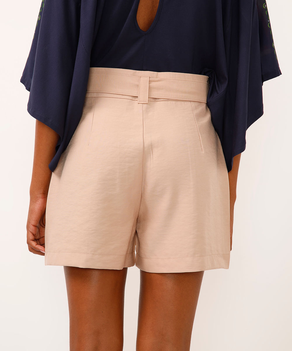 short mom de alfaiataria com cinto faixa bege