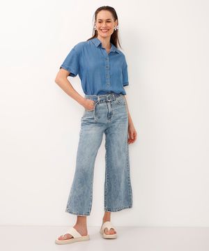 calça wide leg cropped jeans cintura alta com cinto azul