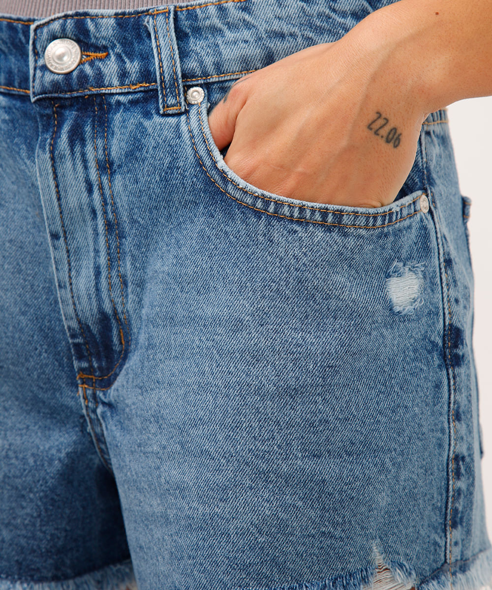 short curto jeans barra desfiada azul