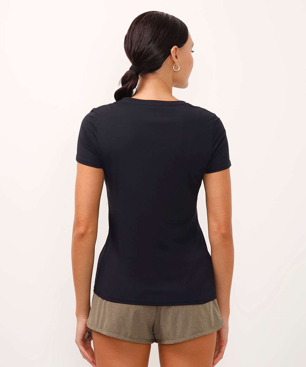 blusa esportiva com recorte preto