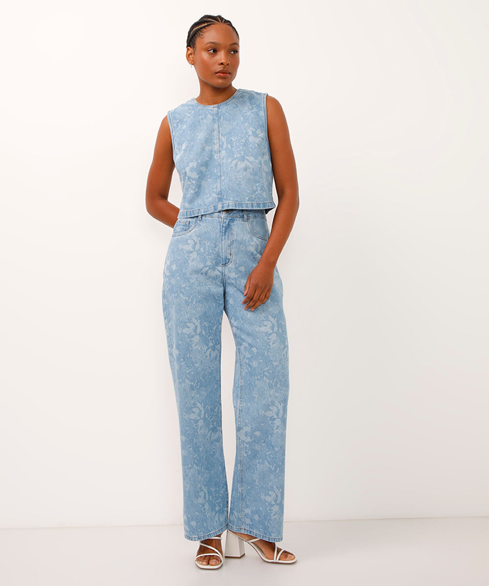 regata cropped jeans floral azul