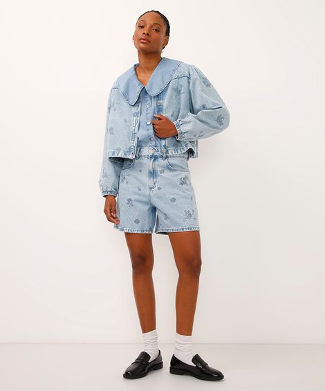 bermuda mom jeans cintura alta com borbado floral azul