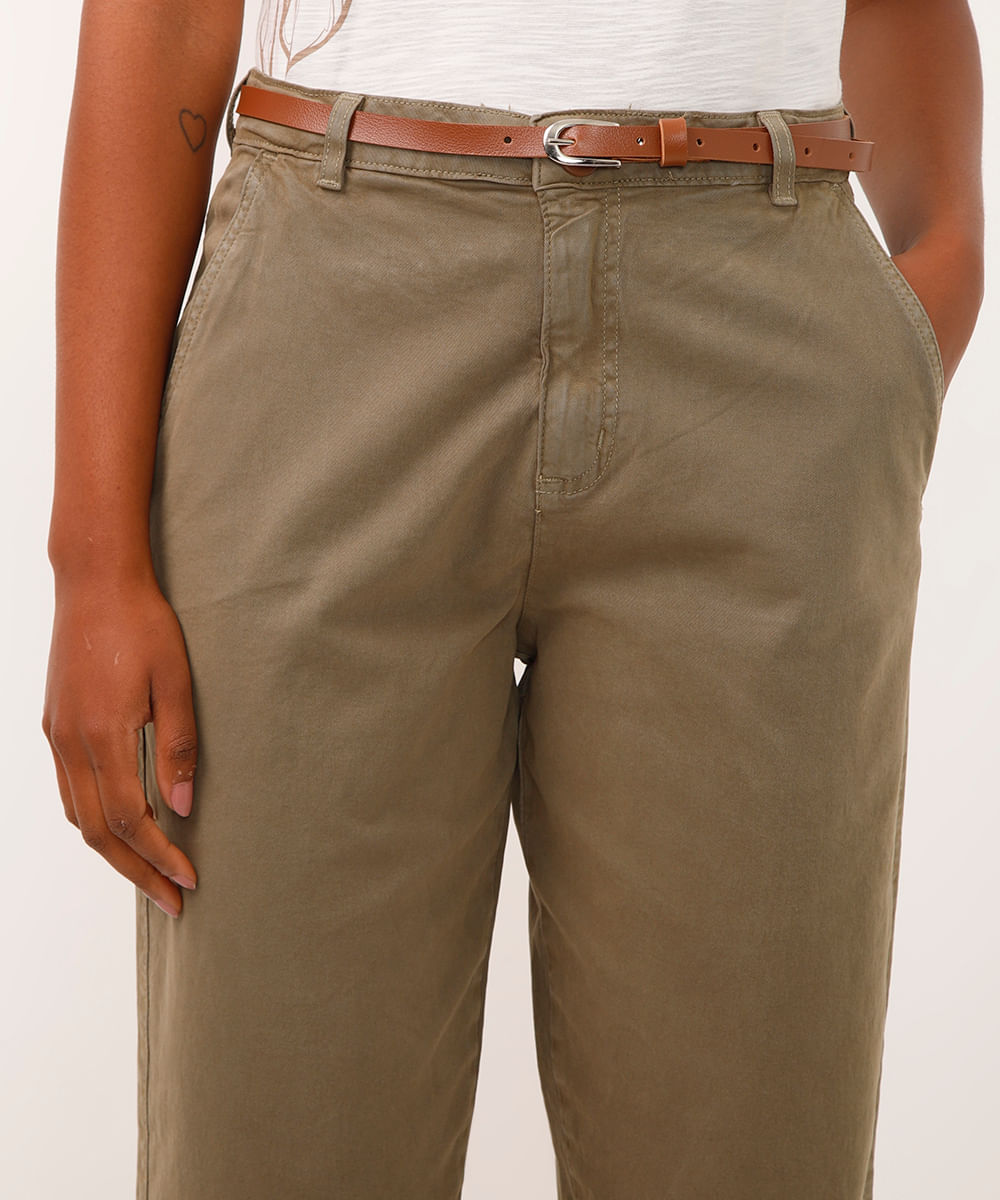 calça carrot de sarja cintura alta com cinto verde