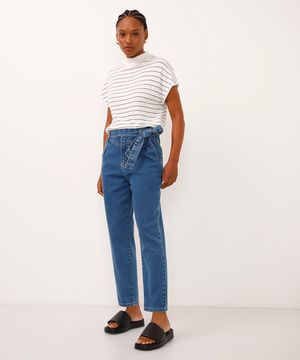 calça mom jeans cintura alta com cinto faixa sawary azul