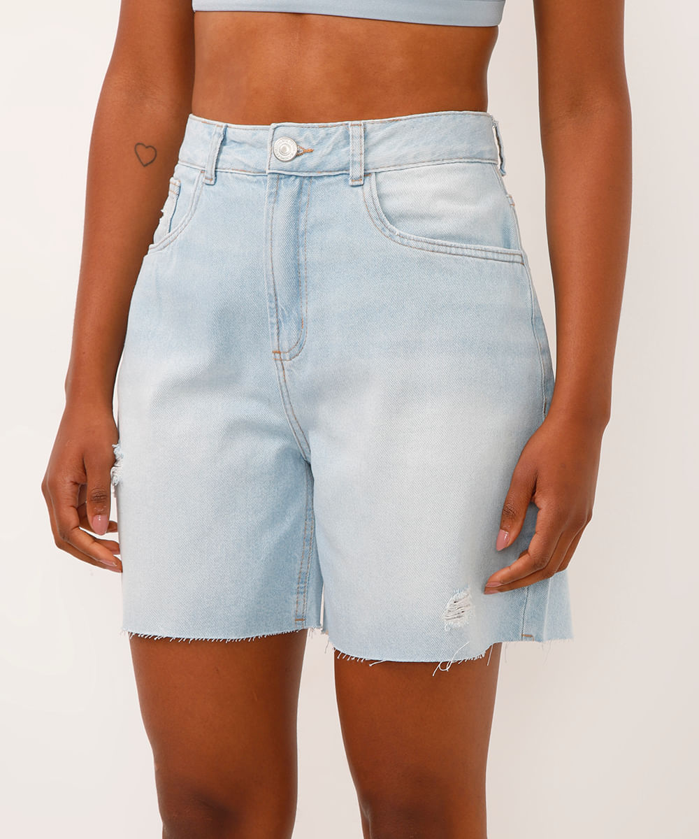 bermuda mom jeans cintura média destroyed - jeans claro