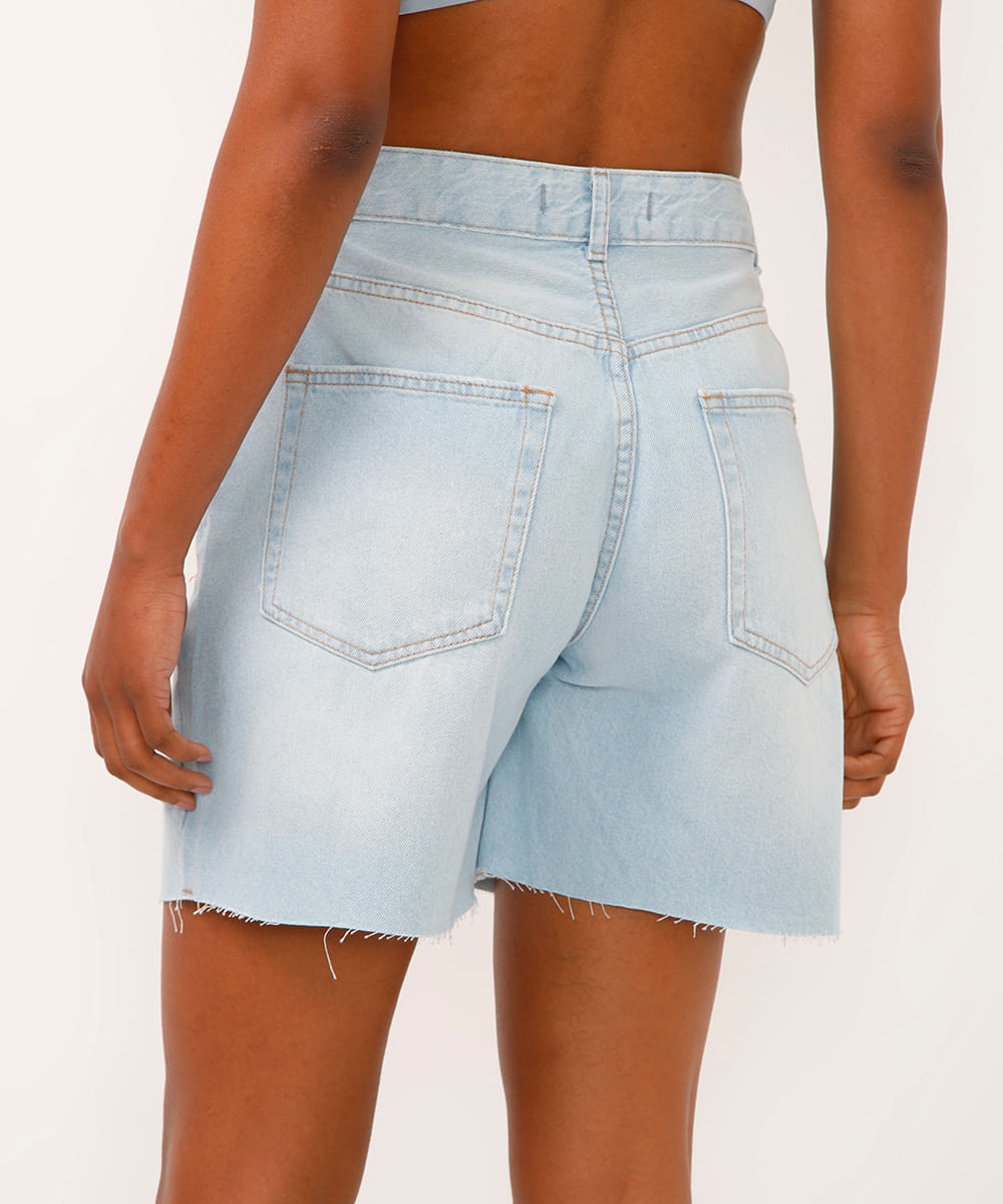 bermuda mom jeans cintura média destroyed - jeans claro