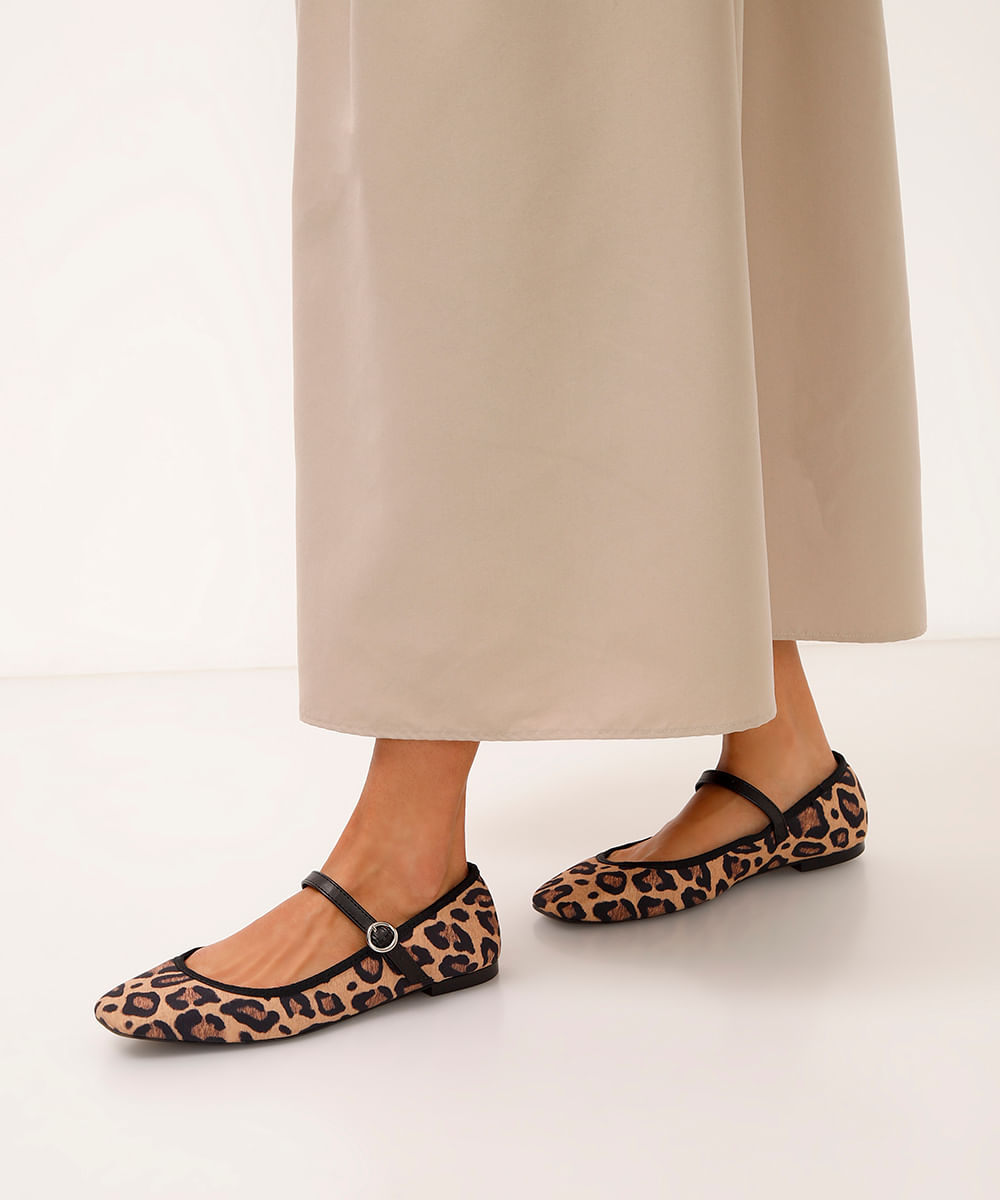 sapatilha animal print onça com fivela via uno bege