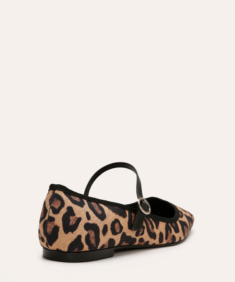 sapatilha animal print onça com fivela via uno bege