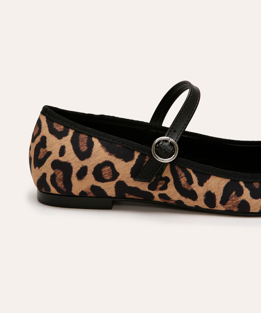 sapatilha animal print onça com fivela via uno bege