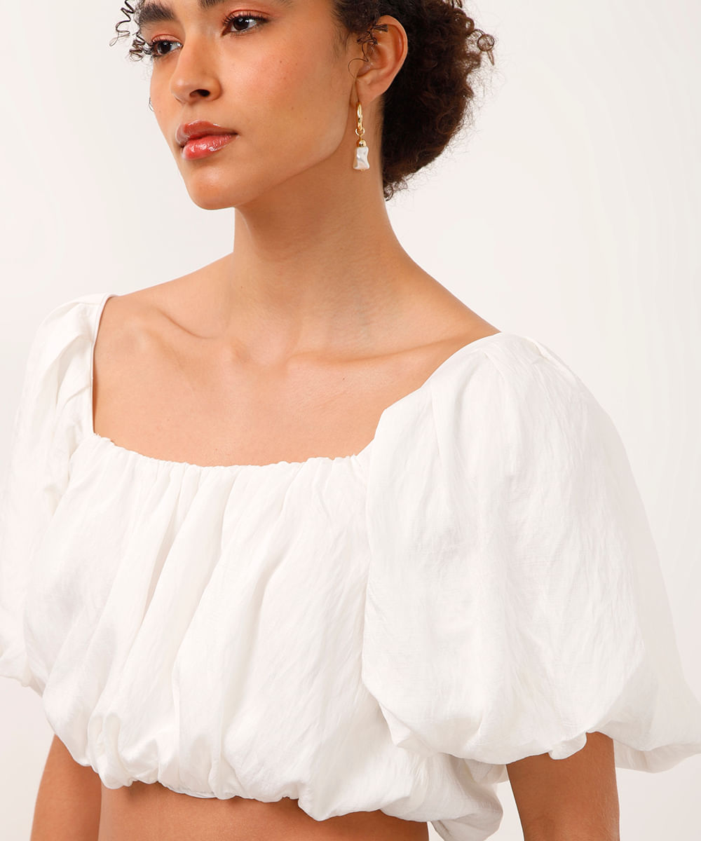 blusa cropped de viscose manga bufante off white