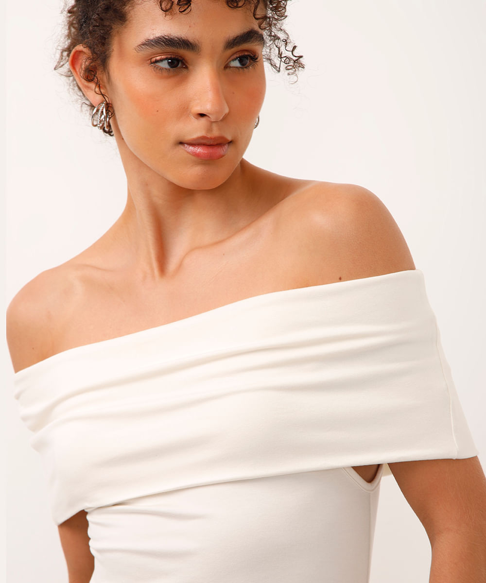 blusa de viscose decote ombro a ombro off white