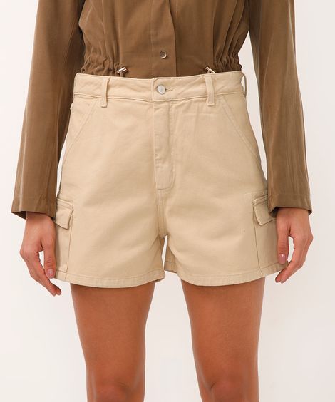 short mom de sarja cintura alta bolso cargo bege
