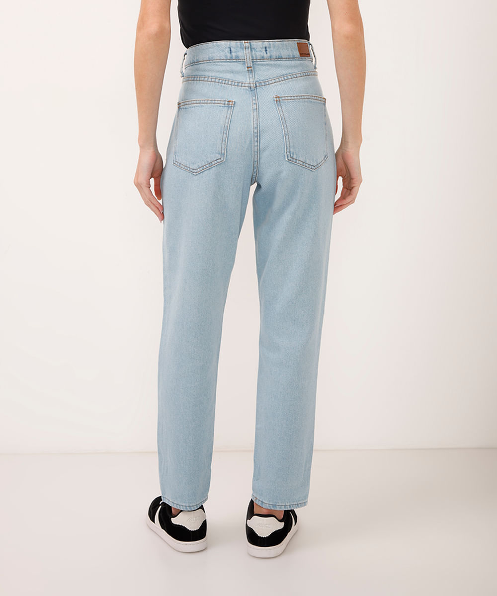 calça mom jeans cintura super alta azul claro