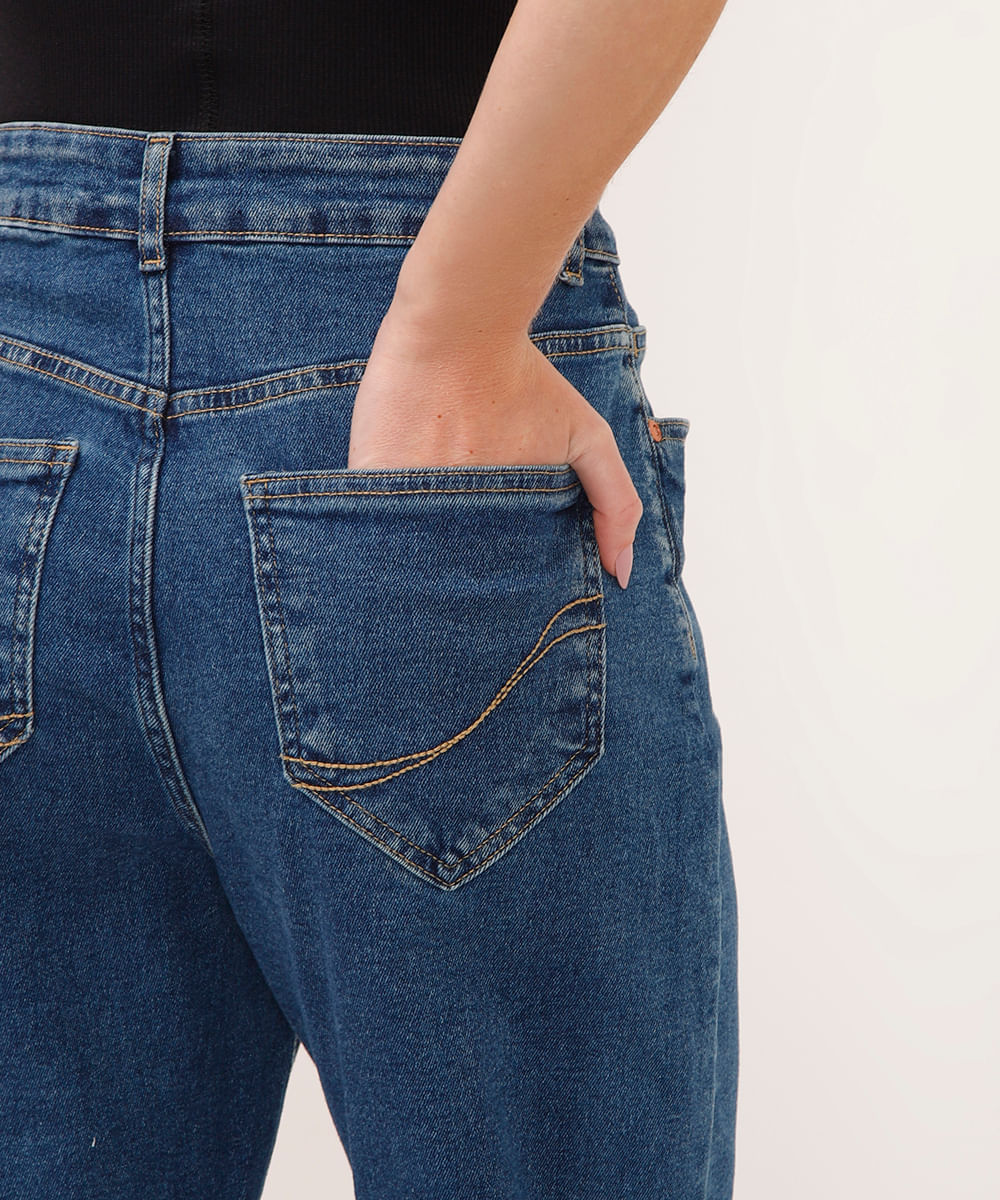 calça jeans mom cintura super alta azul escuro