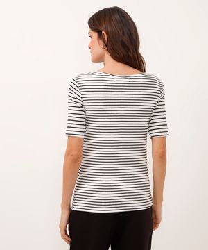 blusa decote canoa listrada com botões off white