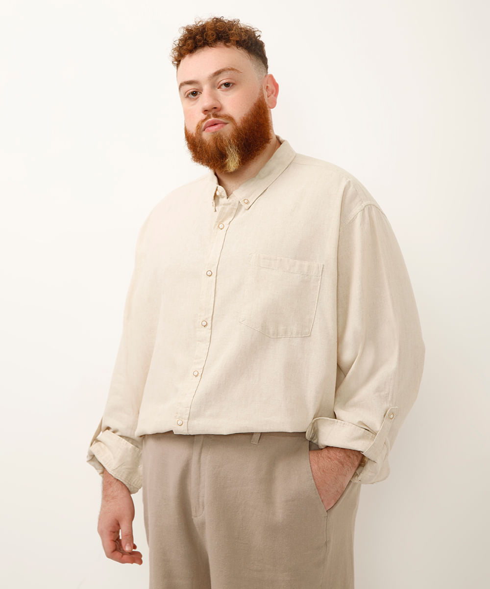 camisa plus size com linho manga longa bege