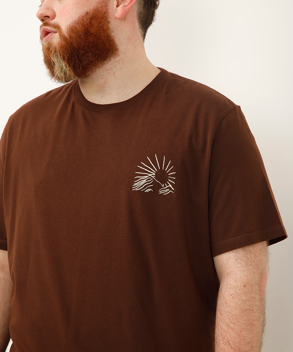camiseta de algodão plus size over the sun marrom