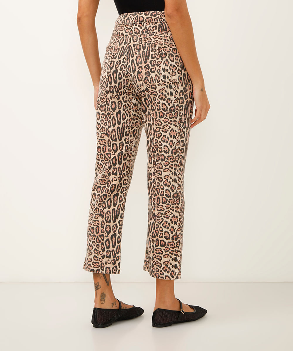 calça boot cut cropped de sarja animal print colorida