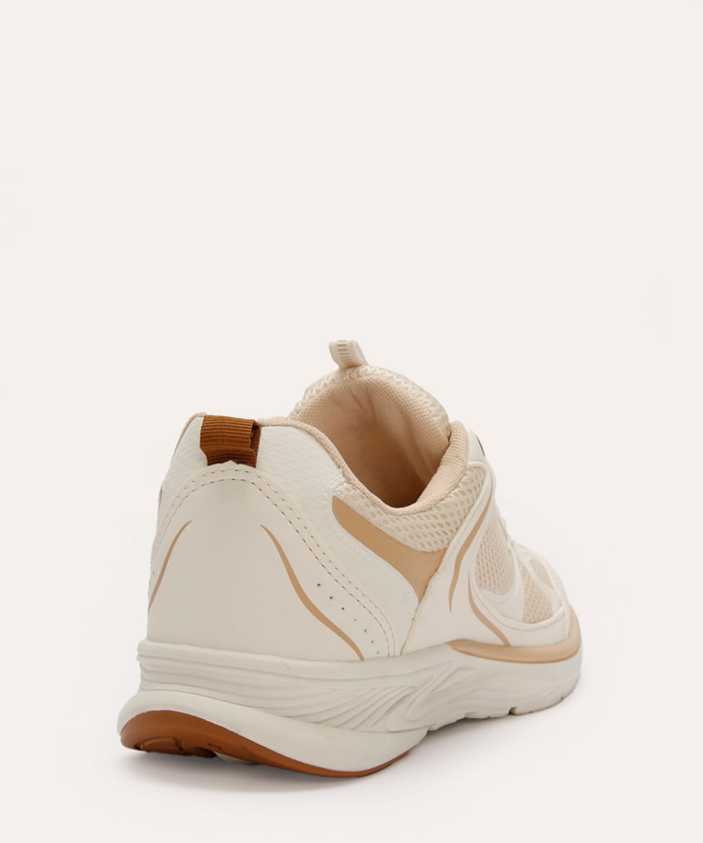 tênis esportivo com recortes off white