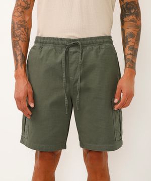 bermuda jogger de sarja com bolsos cargo verde militar