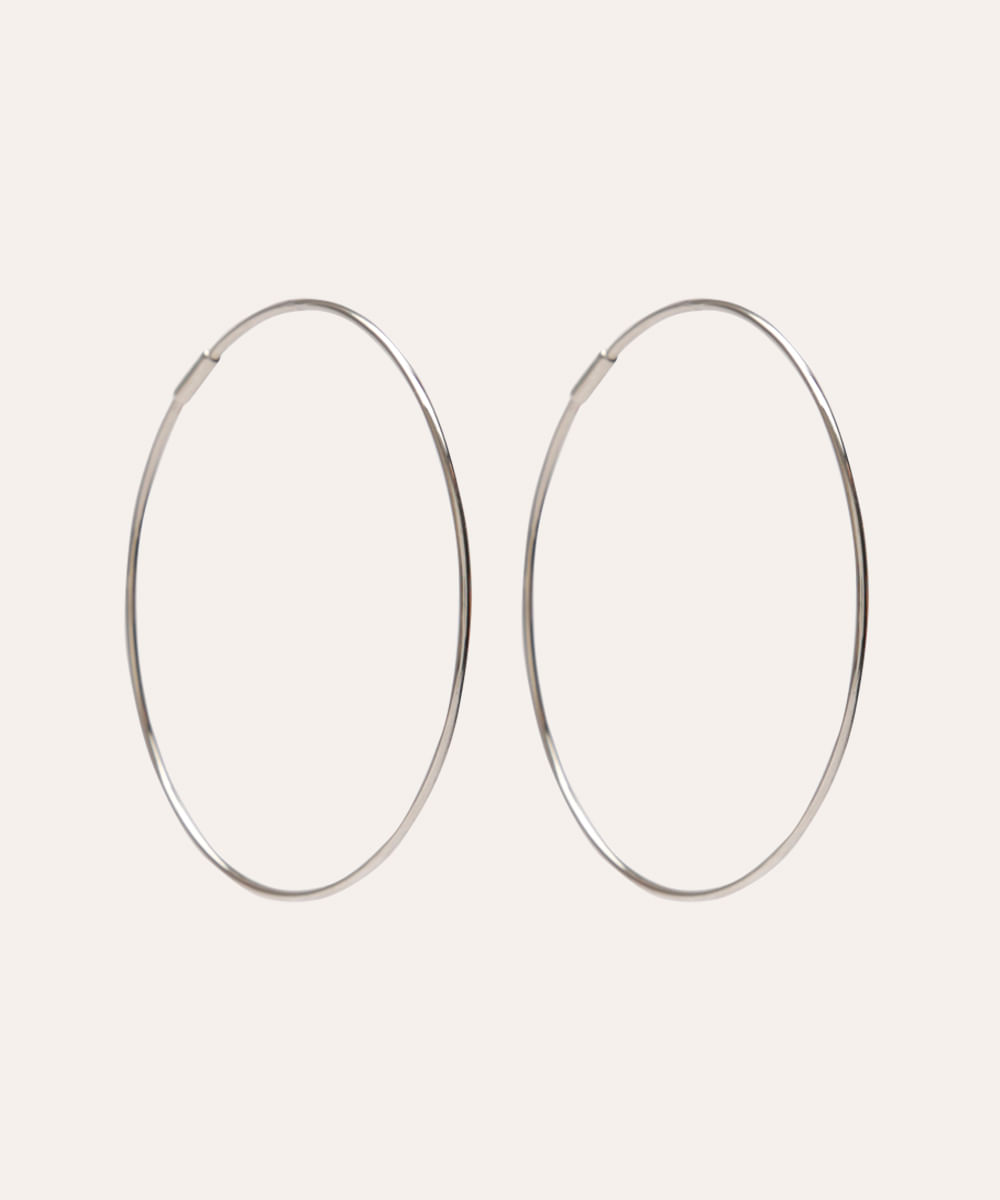 brinco argola fina prateada