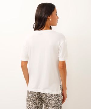 camiseta básica viscose decote v manga curta off white