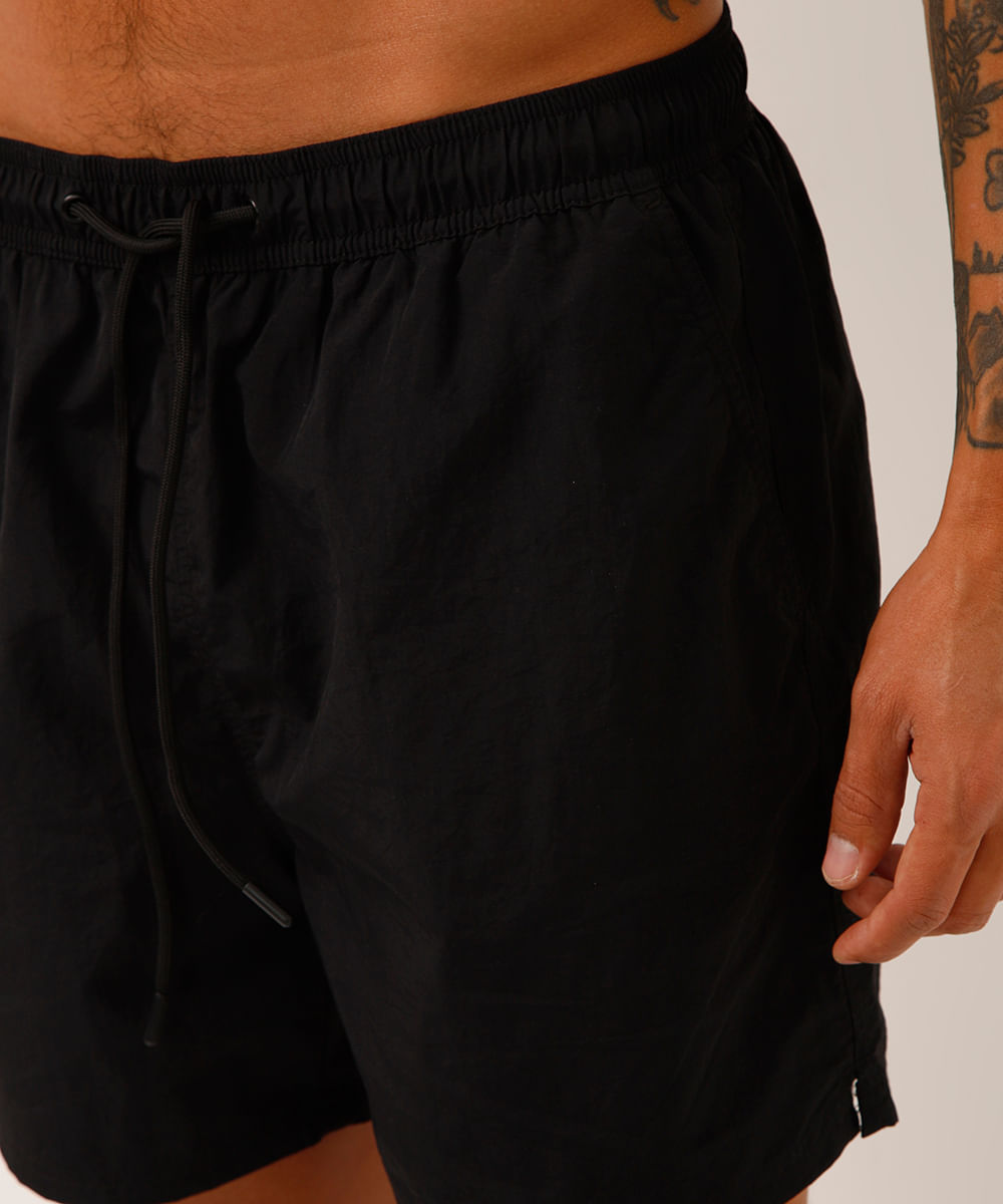 short curto com cordão preto