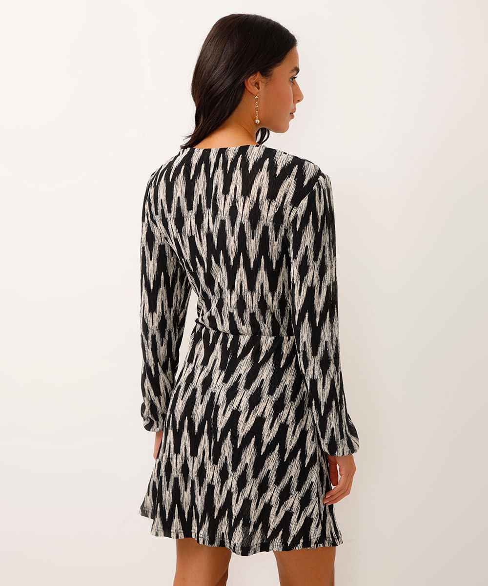 vestido curto decote v manga bufante geométrico preto