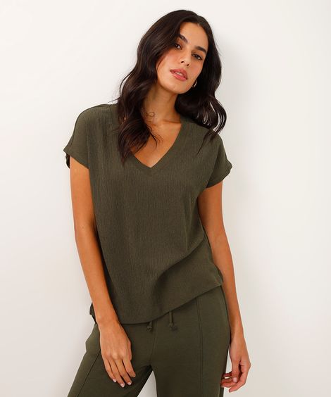 camiseta decote v manga curta texturizada verde