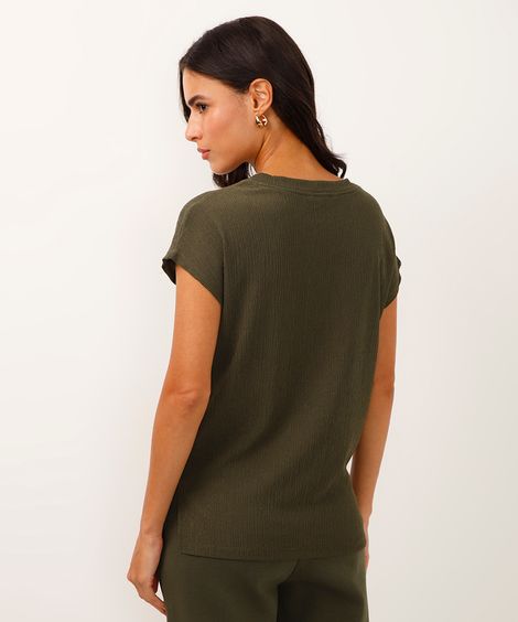 camiseta decote v manga curta texturizada verde