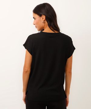 camiseta decote v manga curta texturizada preta