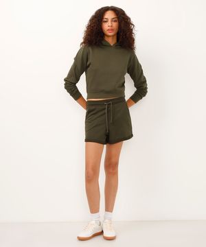 short básico com bolsos verde