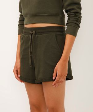 short básico com bolsos verde
