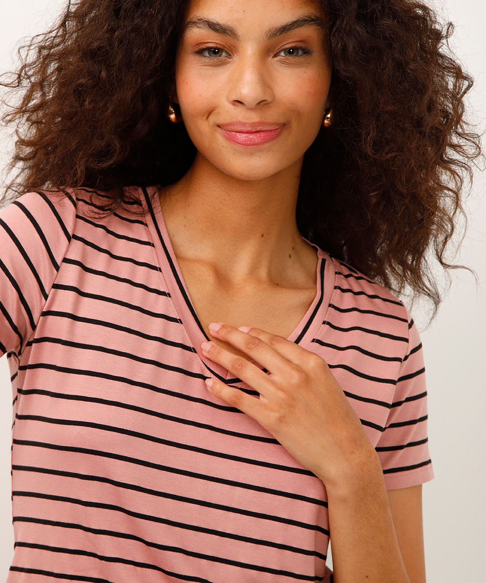 camiseta feminina básica estampada de poá manga curta decote v multicor - nude