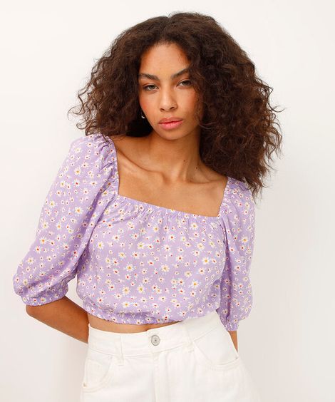blusa cropped manga bufante decote reto estampa floral lilás
